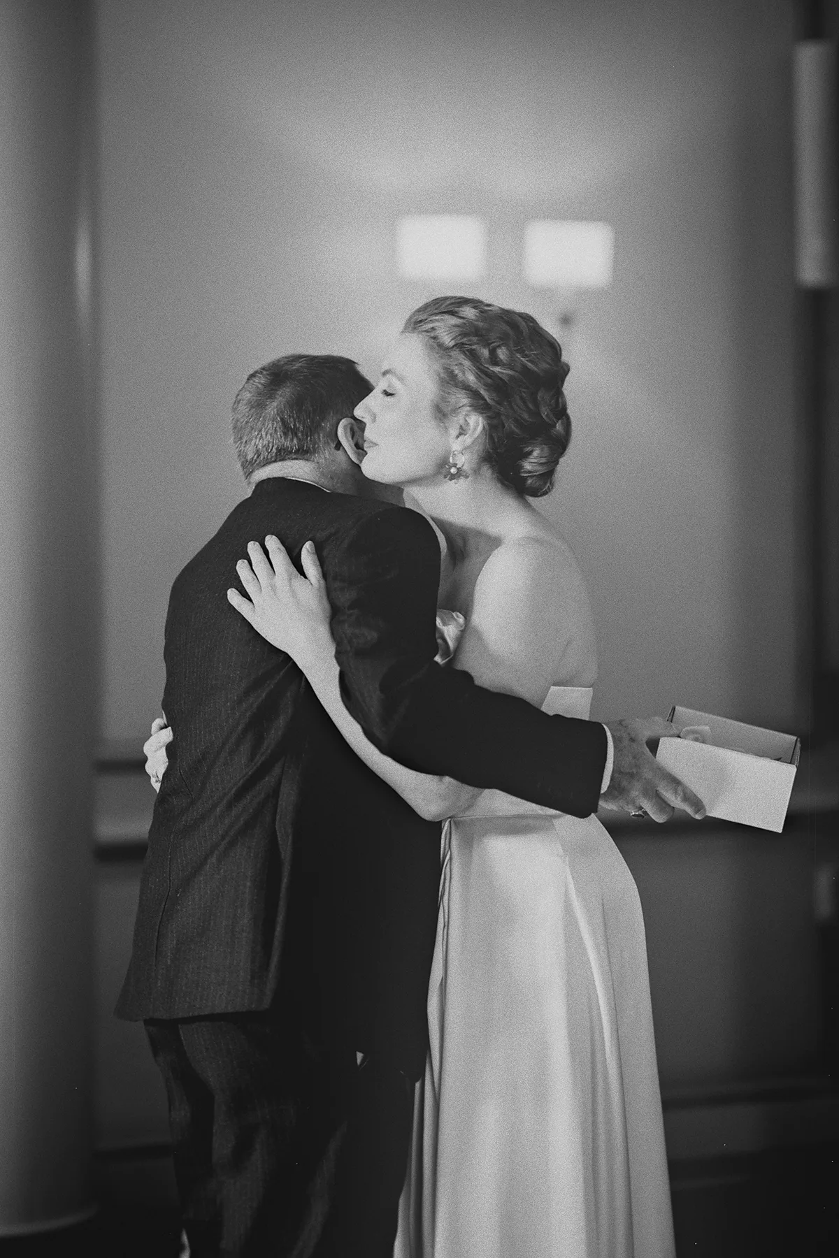 The bride hugs her father before walking down the aisle