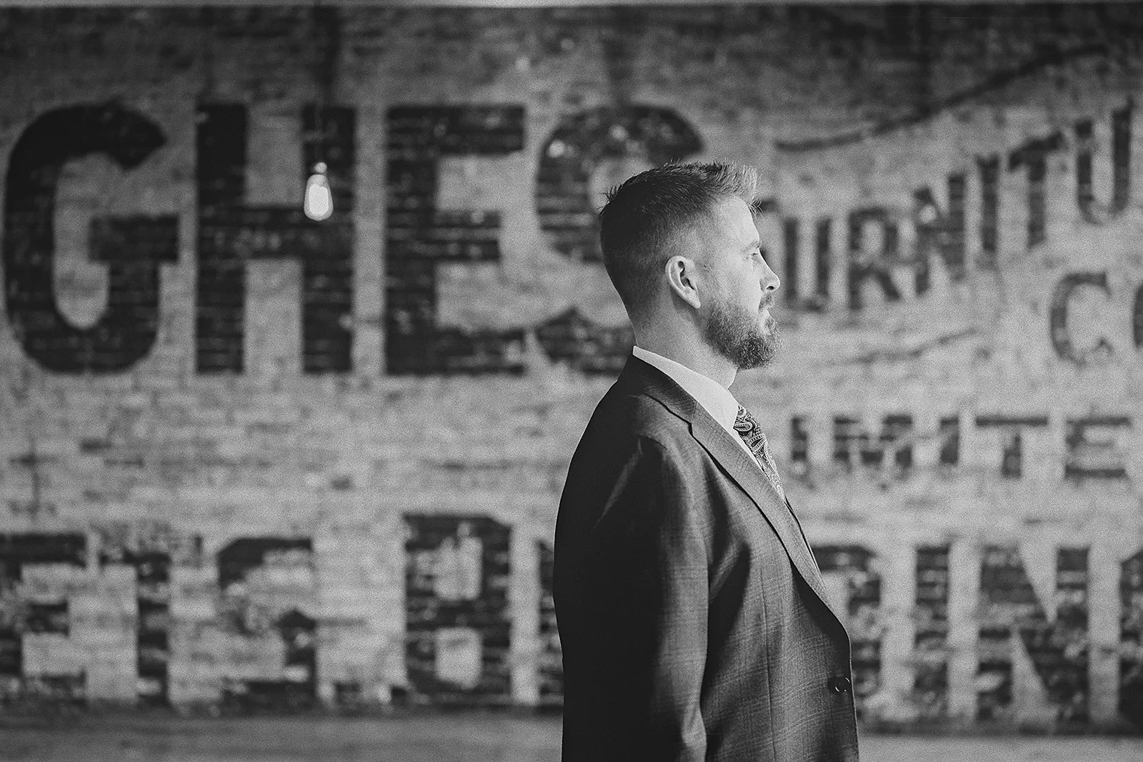 Ryan waits for Daniela for their first look